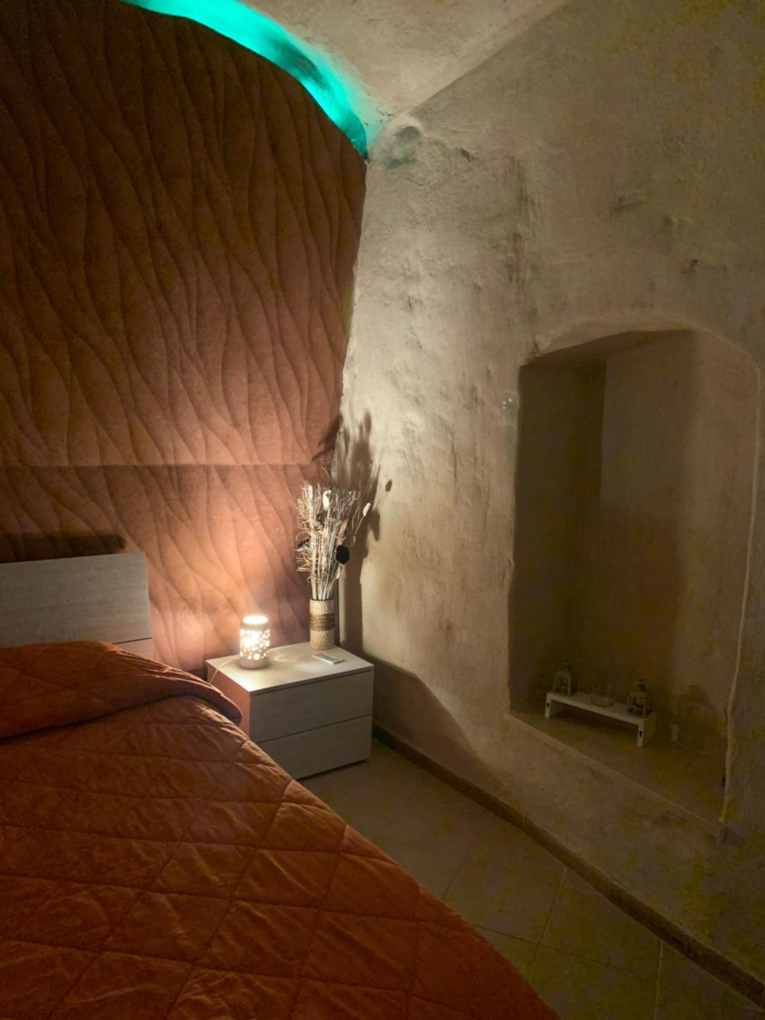 La Grotta Di Ilenia Apartment Matera Bagian luar foto